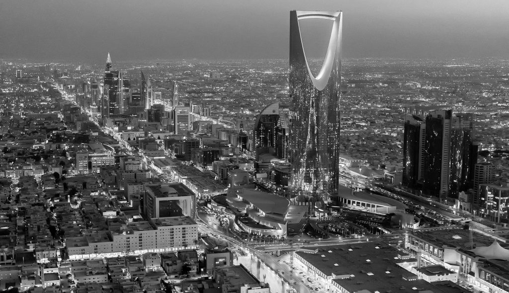 Riyadh, capitale de l'Arabie Saoudite, est la plus grande ville de la péninsule arabique. Avec plus de cinq millions d'habitants, cette Métropole ne disposait en 2010 d’aucun réseau de transport en commun.